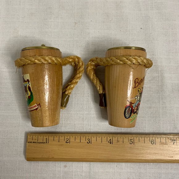 VINTAGE | Wood Salt and Pepper Shakers from the Bahamas. - Picture 12 of 13